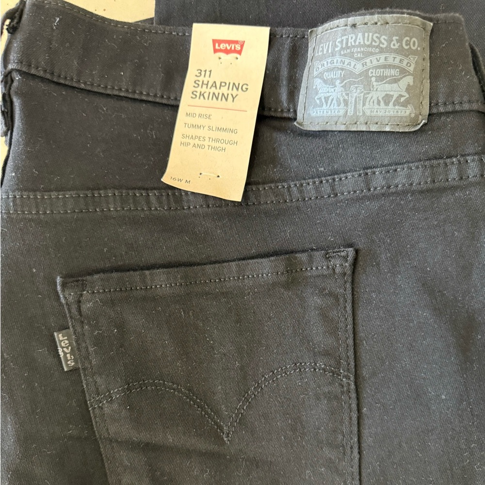 NWT Women’s Levi’s 311 Shaping Skinny hypersoft jeans, size 16W.